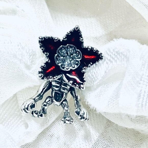 NWOT Glow-in-the-Dark "Run" Charm & Moveable Demogorgon Charm – Stranger Things - Picture 11 of 15